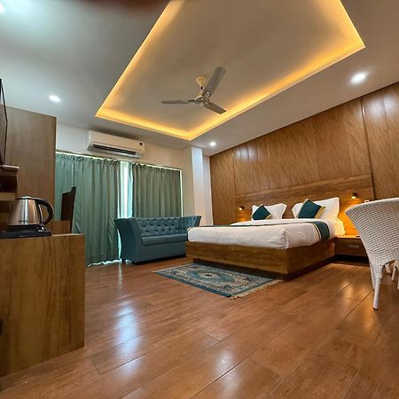 Hotel 7 Heaven Dehradun Exterior foto