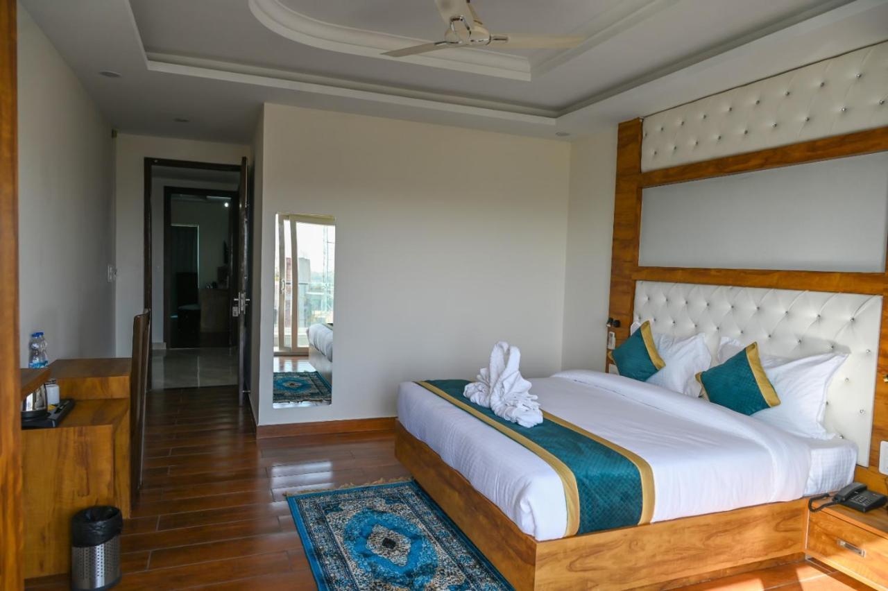 Hotel 7 Heaven Dehradun Exterior foto
