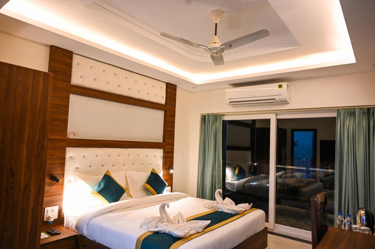 Hotel 7 Heaven Dehradun Exterior foto