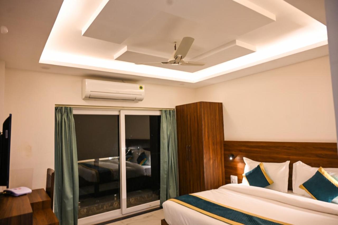 Hotel 7 Heaven Dehradun Exterior foto