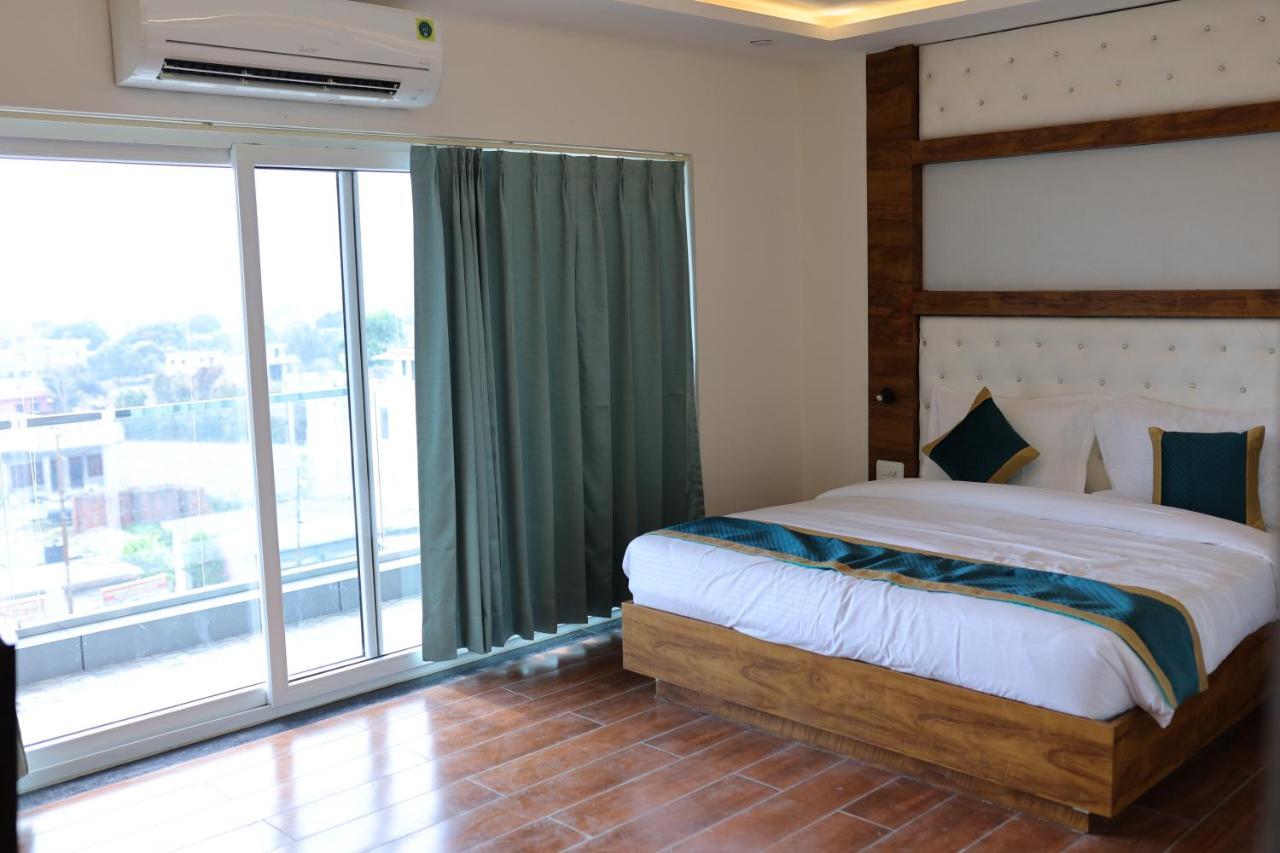 Hotel 7 Heaven Dehradun Exterior foto