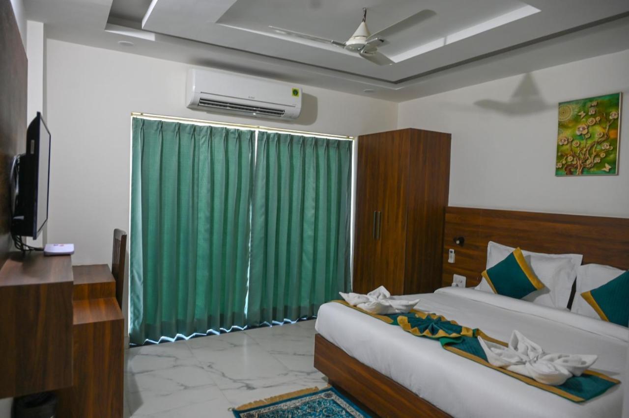 Hotel 7 Heaven Dehradun Exterior foto