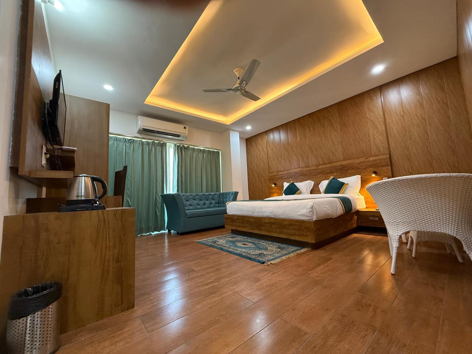 Hotel 7 Heaven Dehradun Exterior foto
