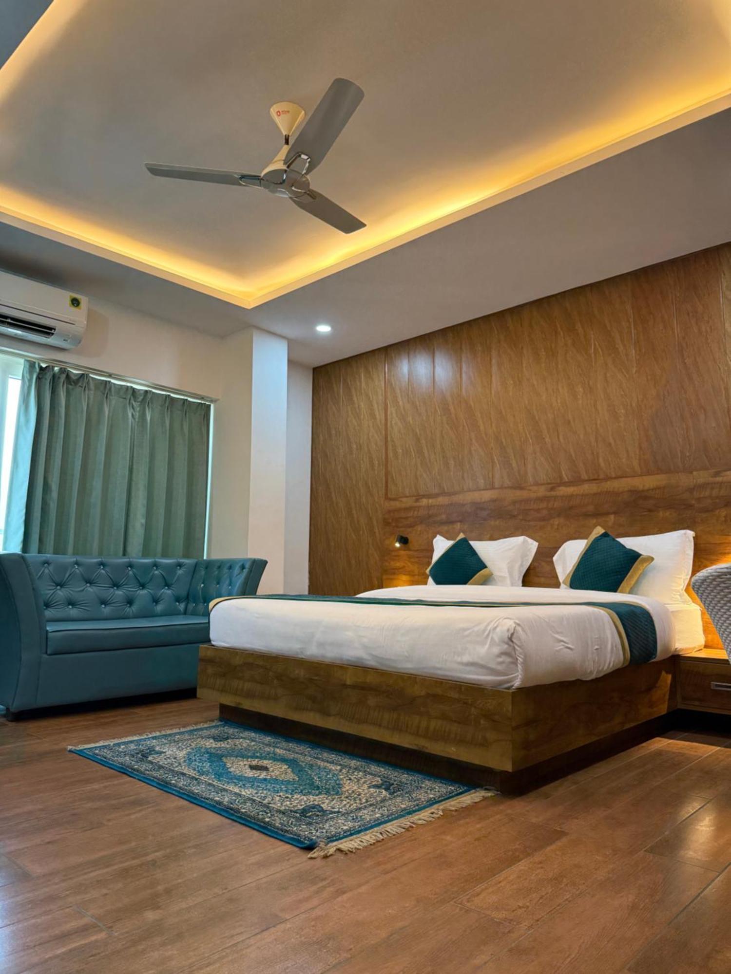 Hotel 7 Heaven Dehradun Exterior foto