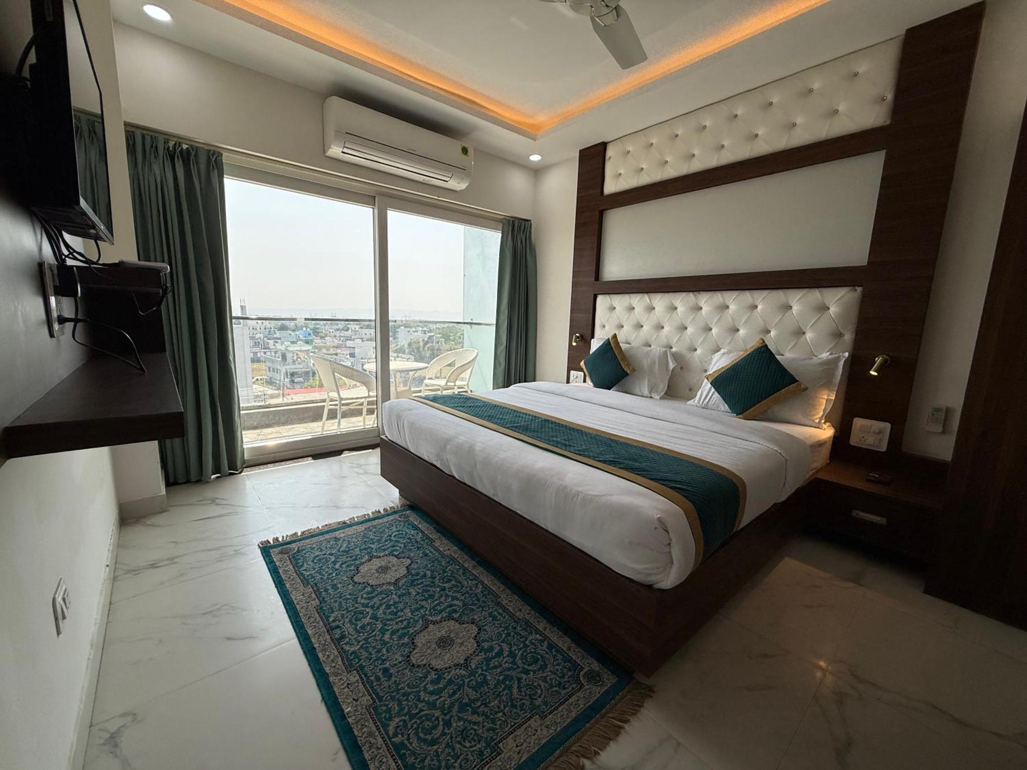 Hotel 7 Heaven Dehradun Exterior foto
