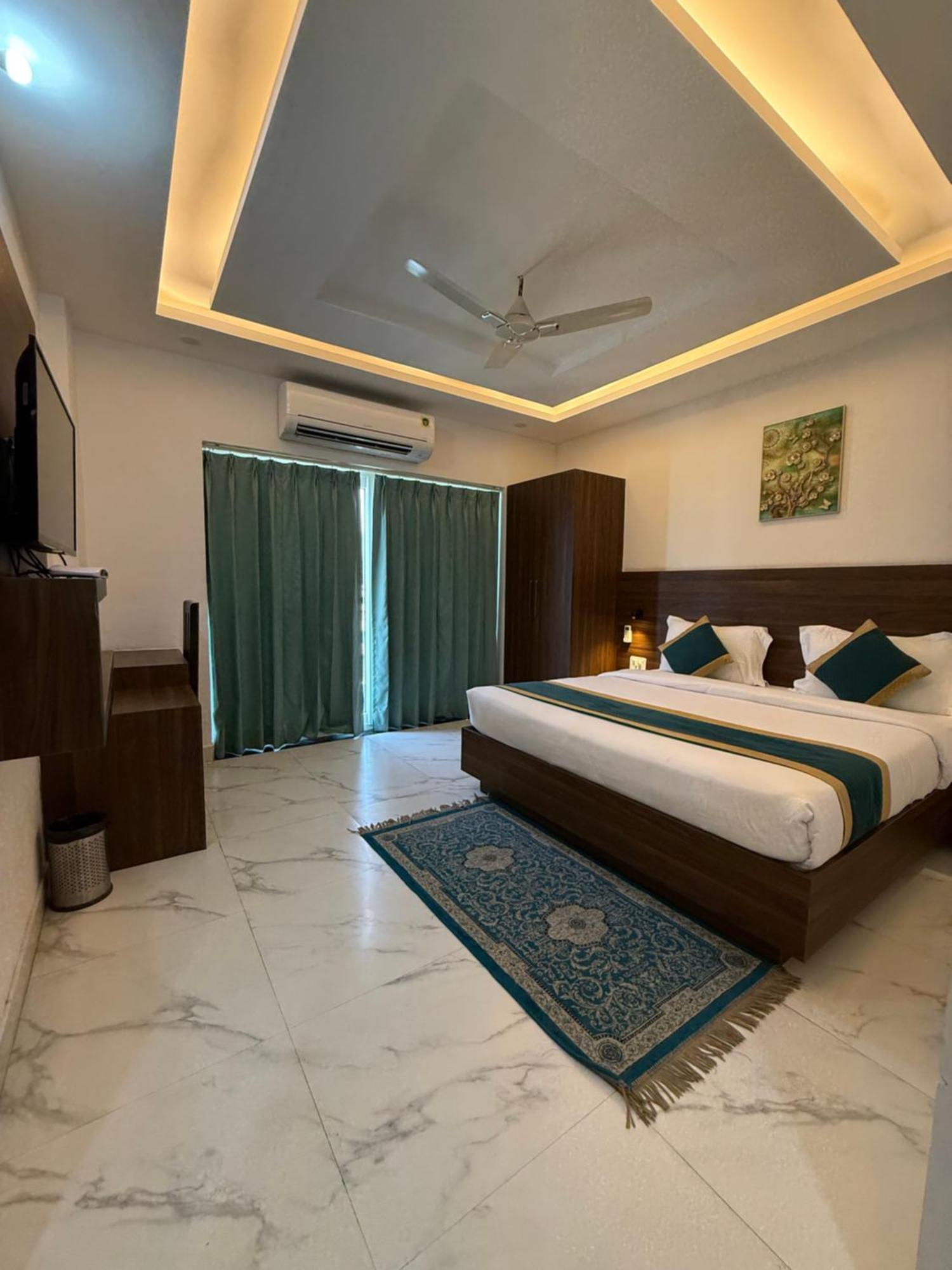 Hotel 7 Heaven Dehradun Exterior foto